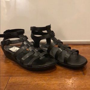 CLARKS BLK Leather Gladiator Shoe Size 10